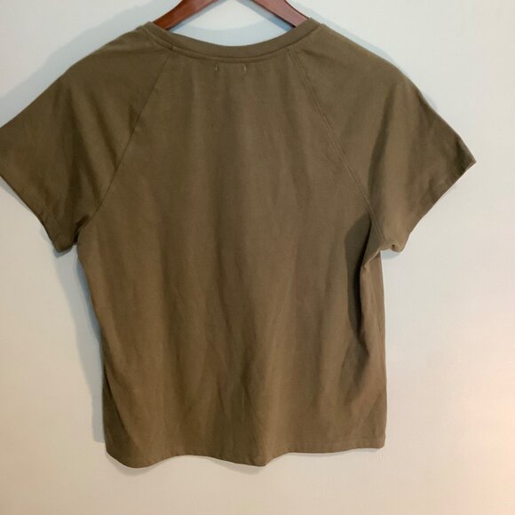 🌿 NWT Love Fire Top – Women’s Small – Olive Green w/ Big Button Detail - Picture 4 of 8